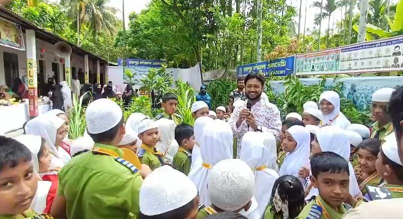 রায়পুরে বর্ণমালা একাডেমিতে উৎসবমুখর পরিবেশে দেশীয় ফল উৎসব’ অনুষ্ঠিত